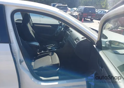 2012 Volkswagen Passat 2.5L S z USA, uszkodzony, nr VIN 1VWAP7A30CC027457